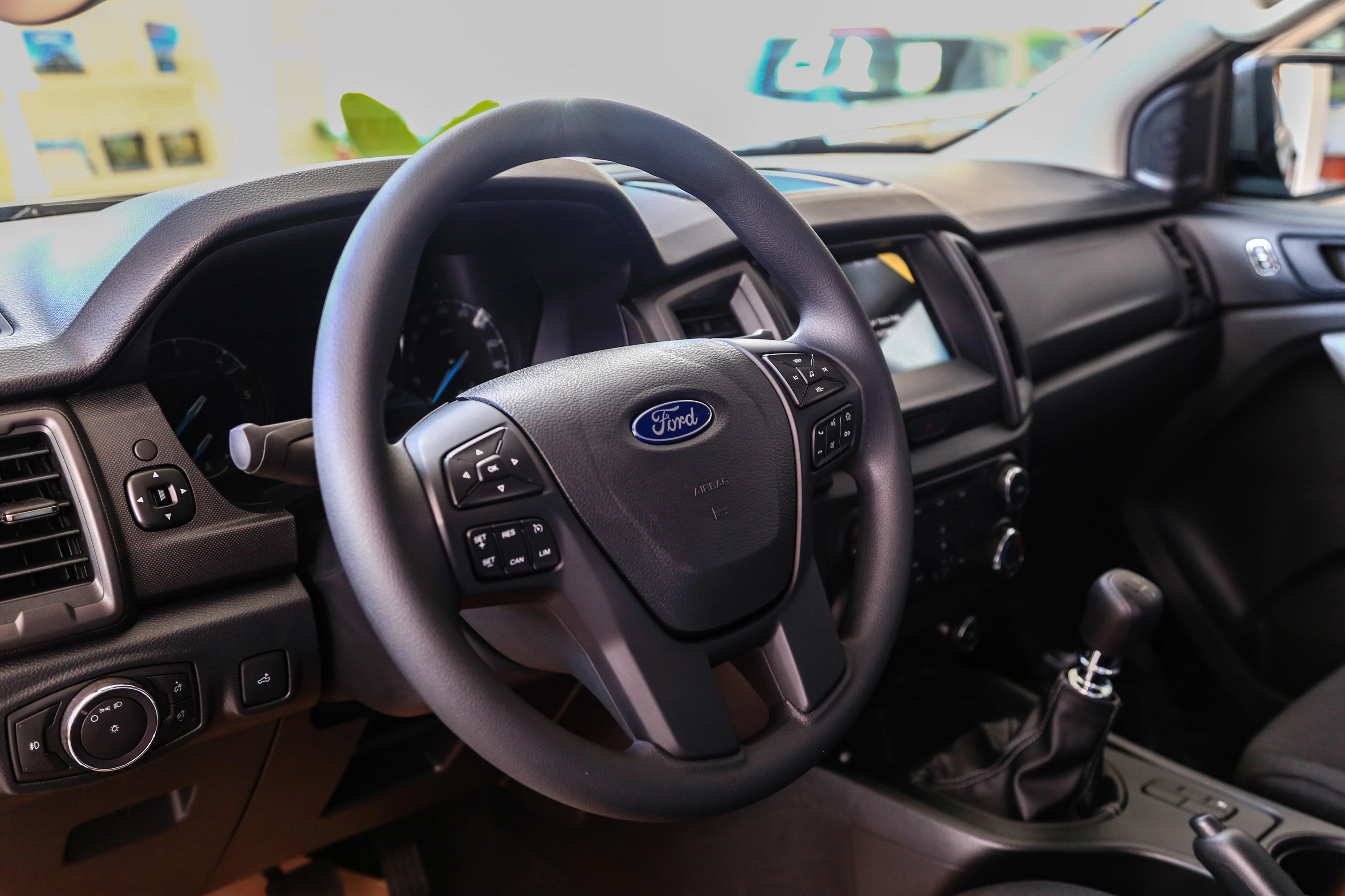 Khong de vay tien mua oto cu hinh anh