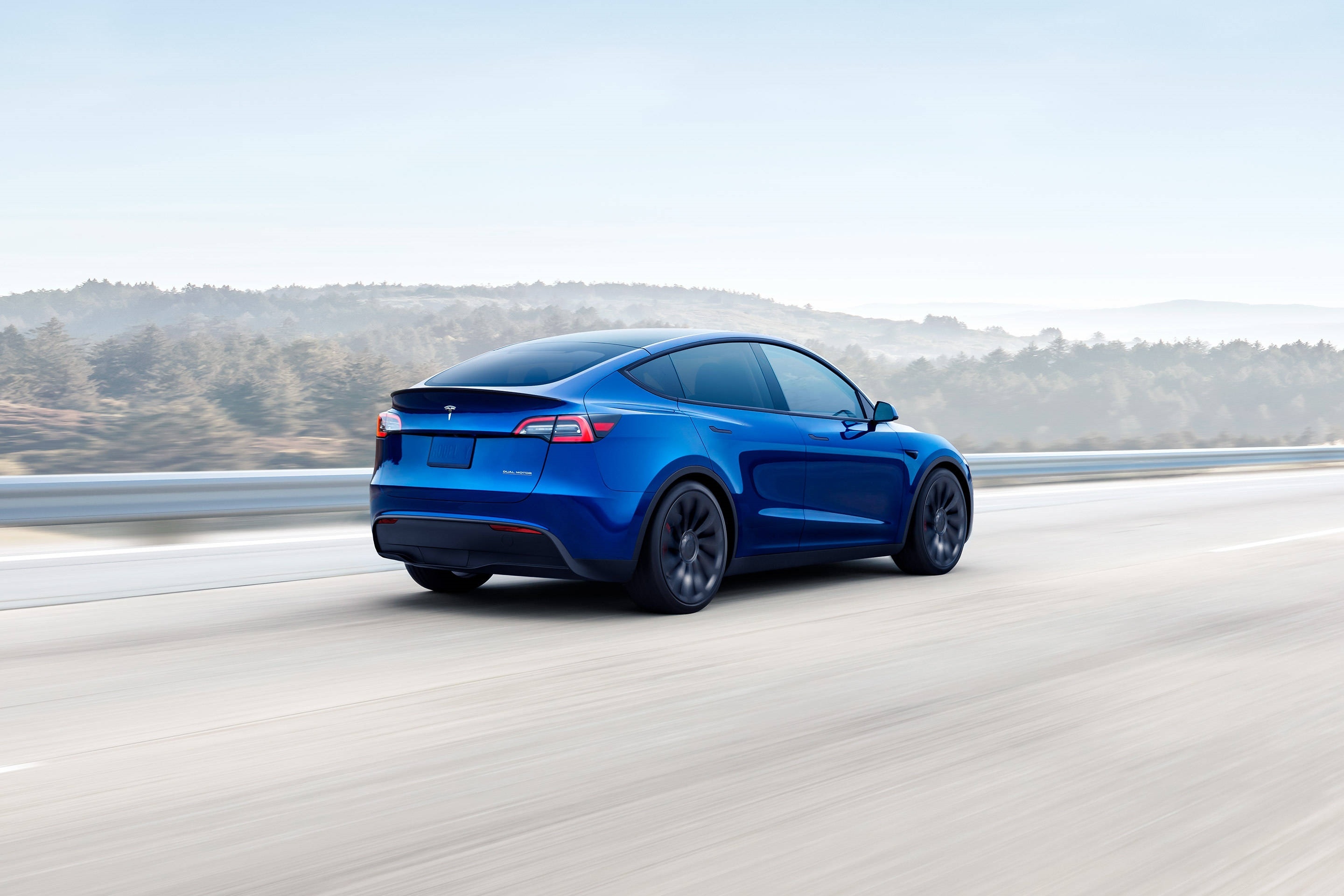 xe Tesla an toan anh 3