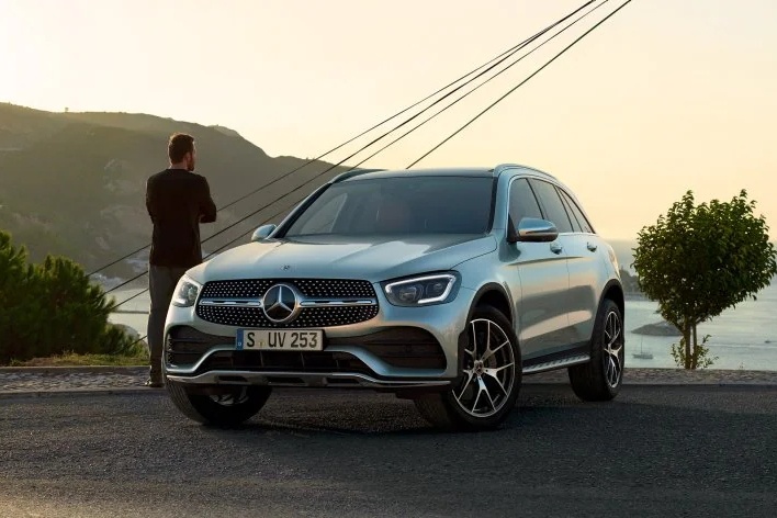 Doanh so cua Tesla Model Y vuot qua Mercedes-Benz GLC hinh anh