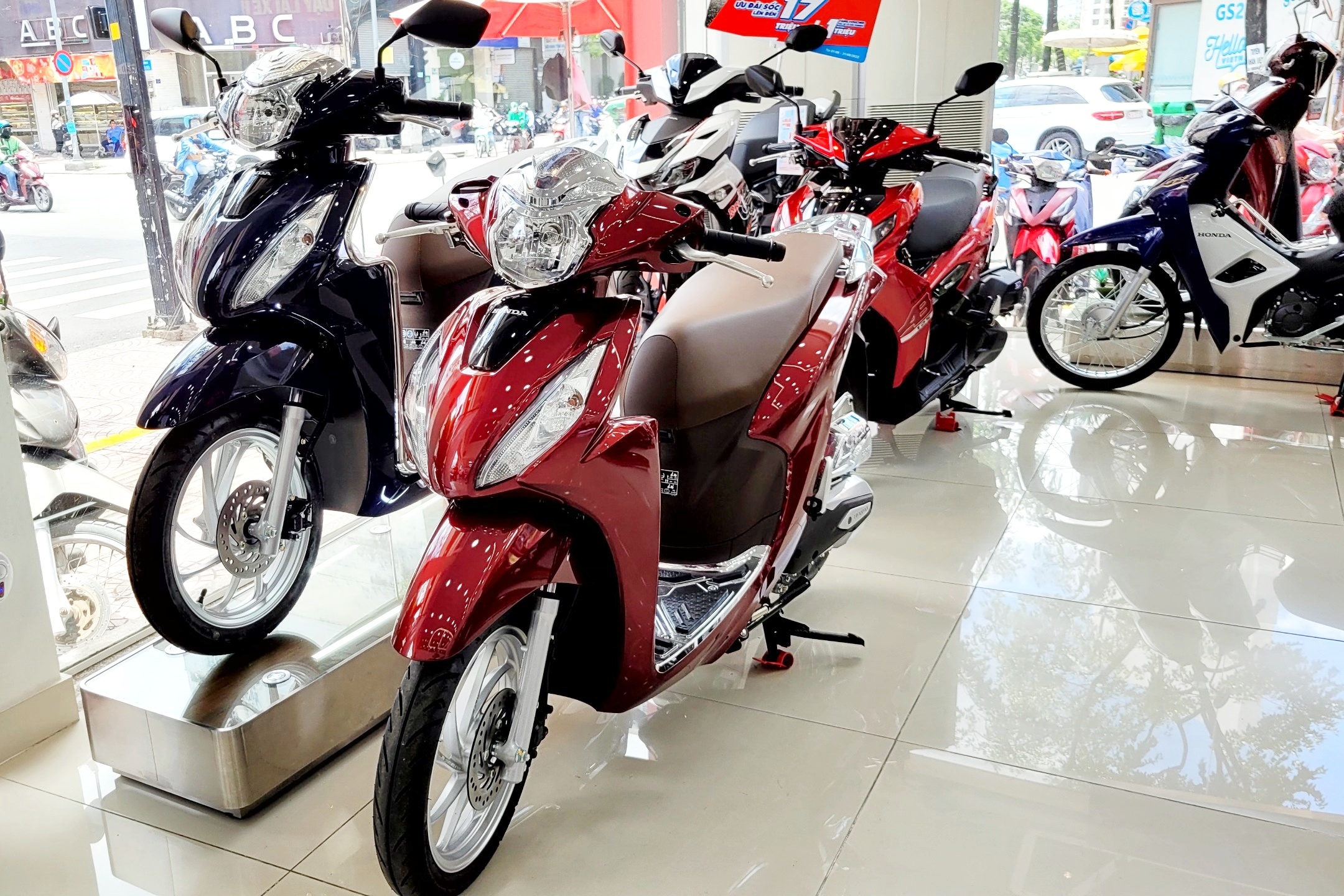 xe Vision giam gia anh 2