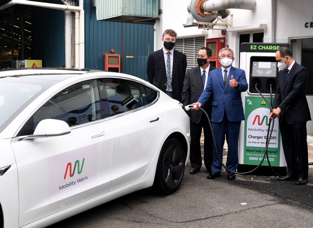 Chinh phu Malaysia se di chuyen bang EV tu nam 2023 hinh anh