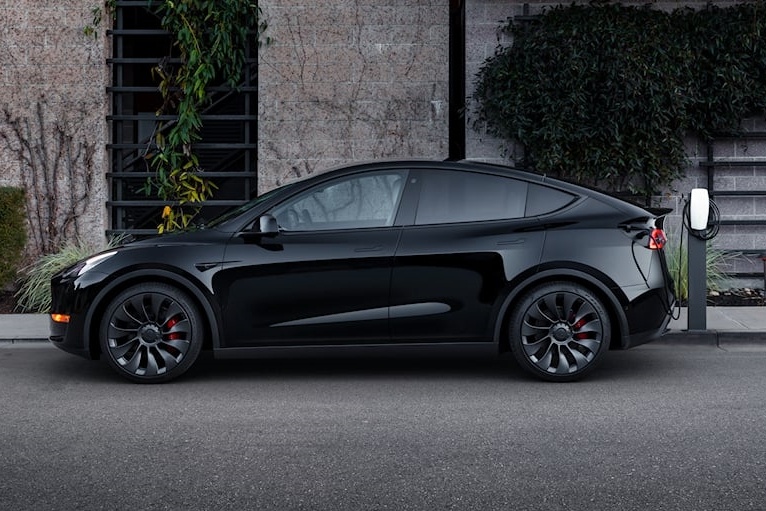 Tesla muon xay dung nha may o Canada anh 3