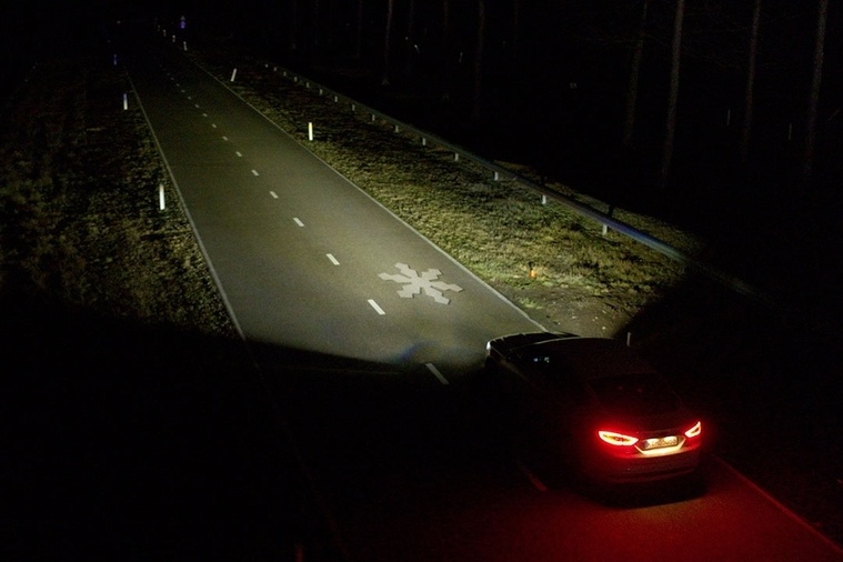 den pha chieu thong tin anh 3