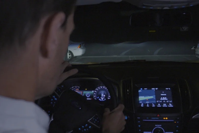 den pha chieu thong tin anh 4