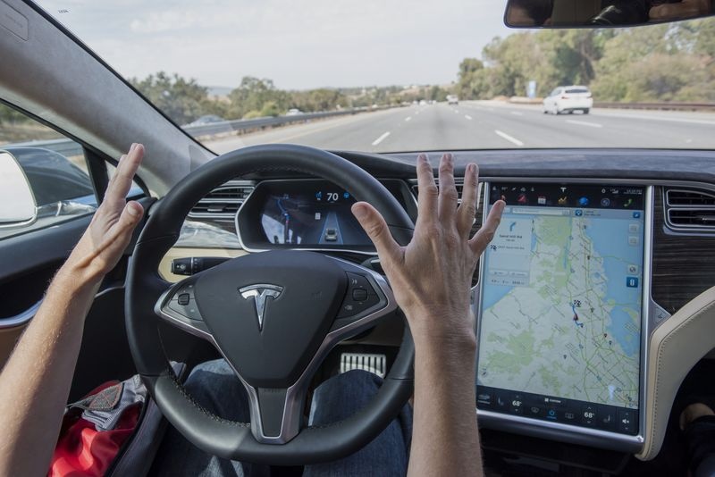 xe Tesla giảm tốc ảnh 4 xe Tesla giam toc anh 4