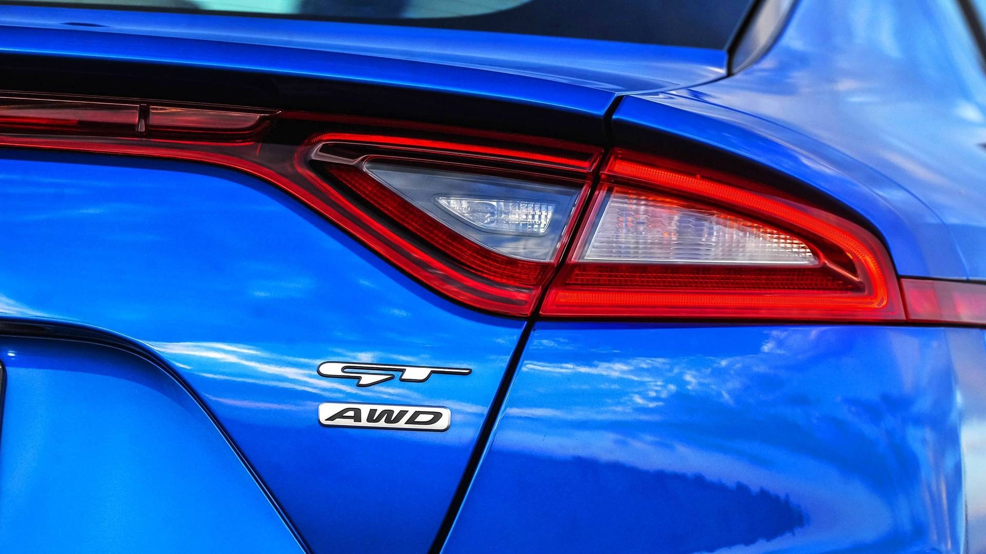 Kia khai tu cac dong xe the thao GT chay xang hinh anh