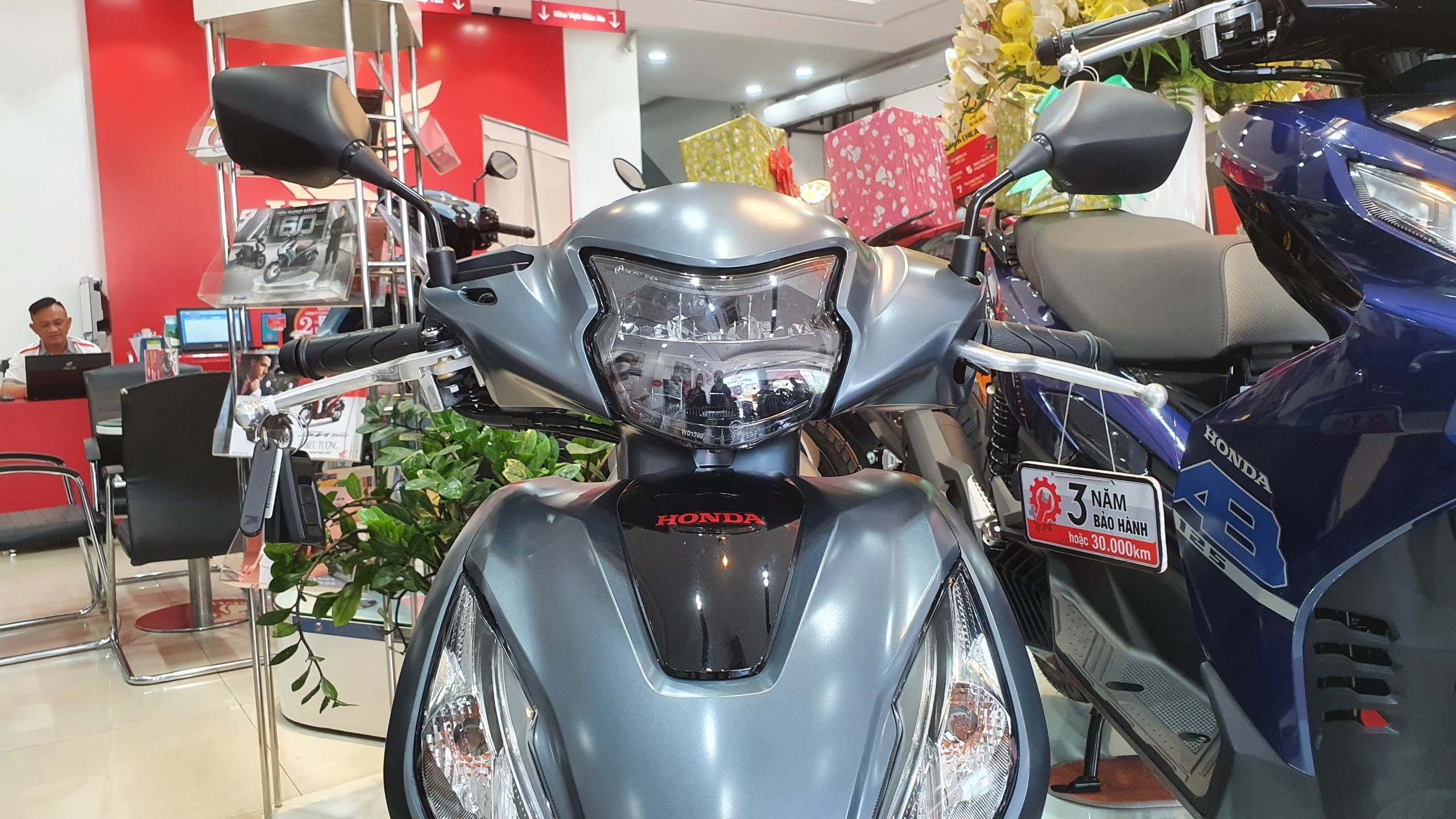 xe Vision giam gia anh 1