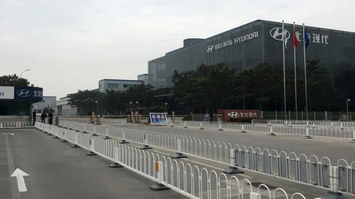 Xiaomi hop tac BAIC anh 3