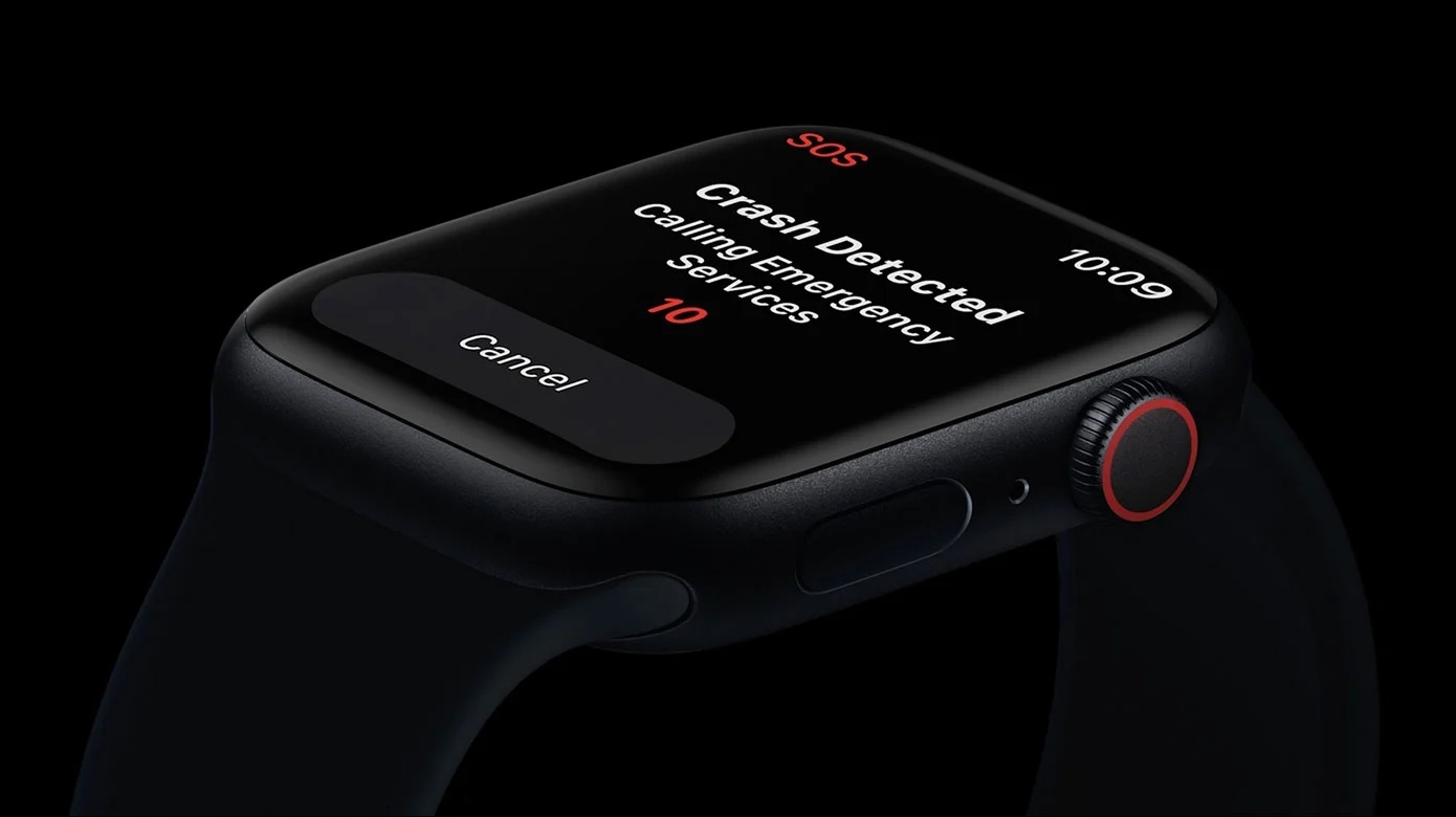 Apple Watch tai nan xe anh 2