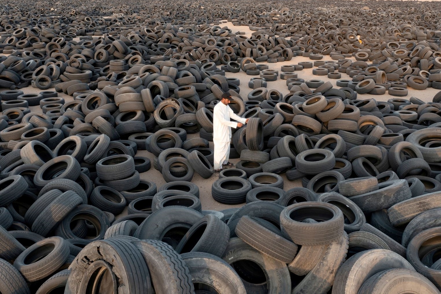 Lop xe cu duoc tai che thanh tam lot san hinh anh