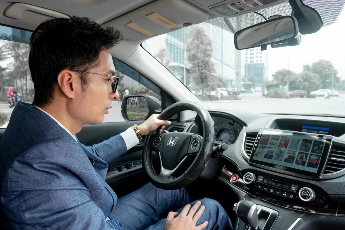 Chi ca chuc trieu dong de lap man hinh Android cho oto hinh anh