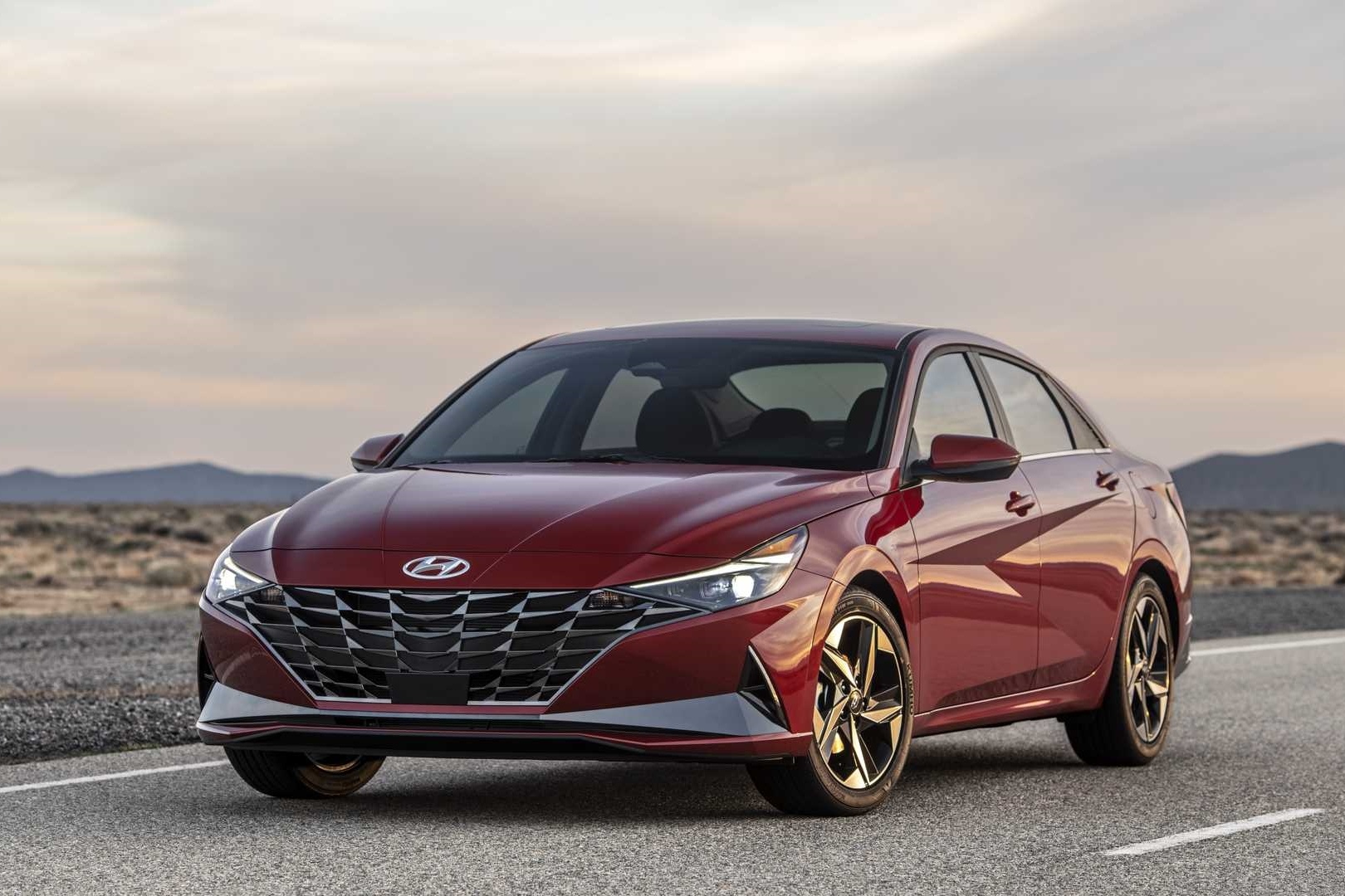Hyundai Elantra the he moi co the tang gia, bat dau nhan coc hinh anh