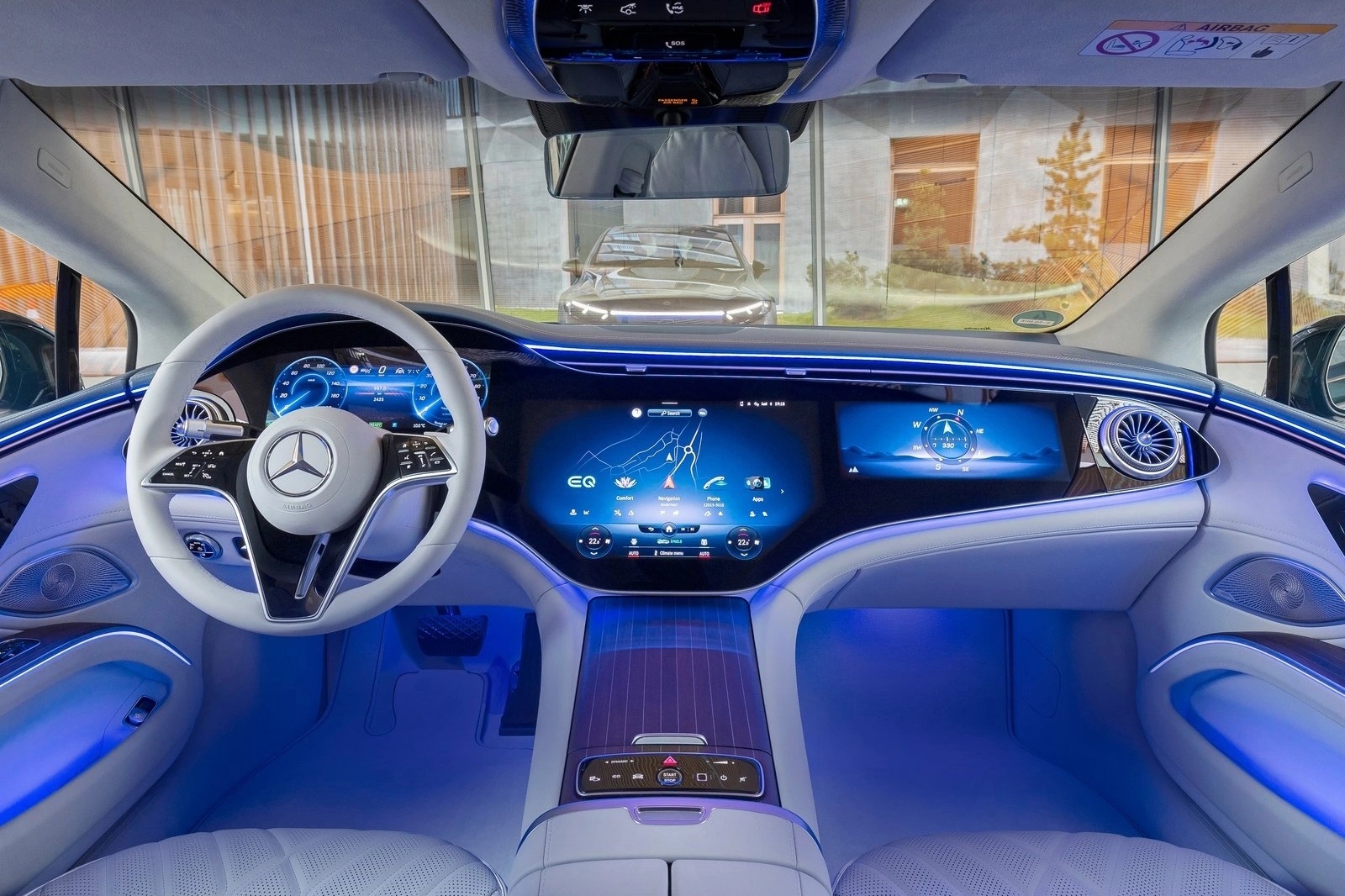 Cuoc chay dua tang kich thuoc man hinh oto hinh anh