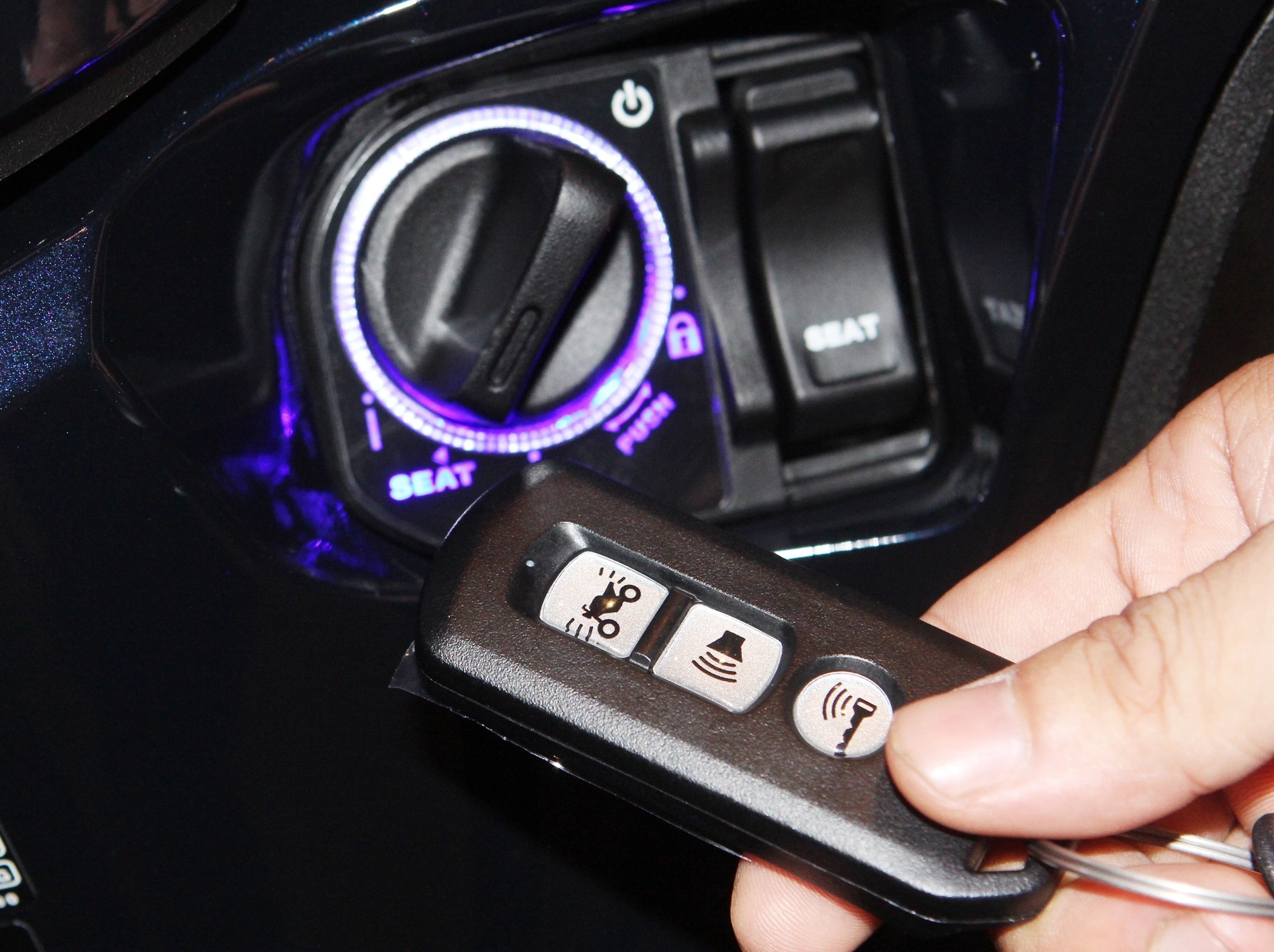 Nguoi dung lung tung, nham xe may vi smartkey hinh anh