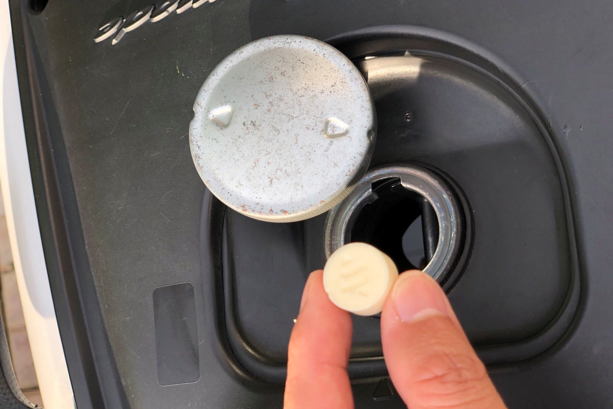 Loi bat cap hai khi mua vien nen tiet kiem xang hinh anh