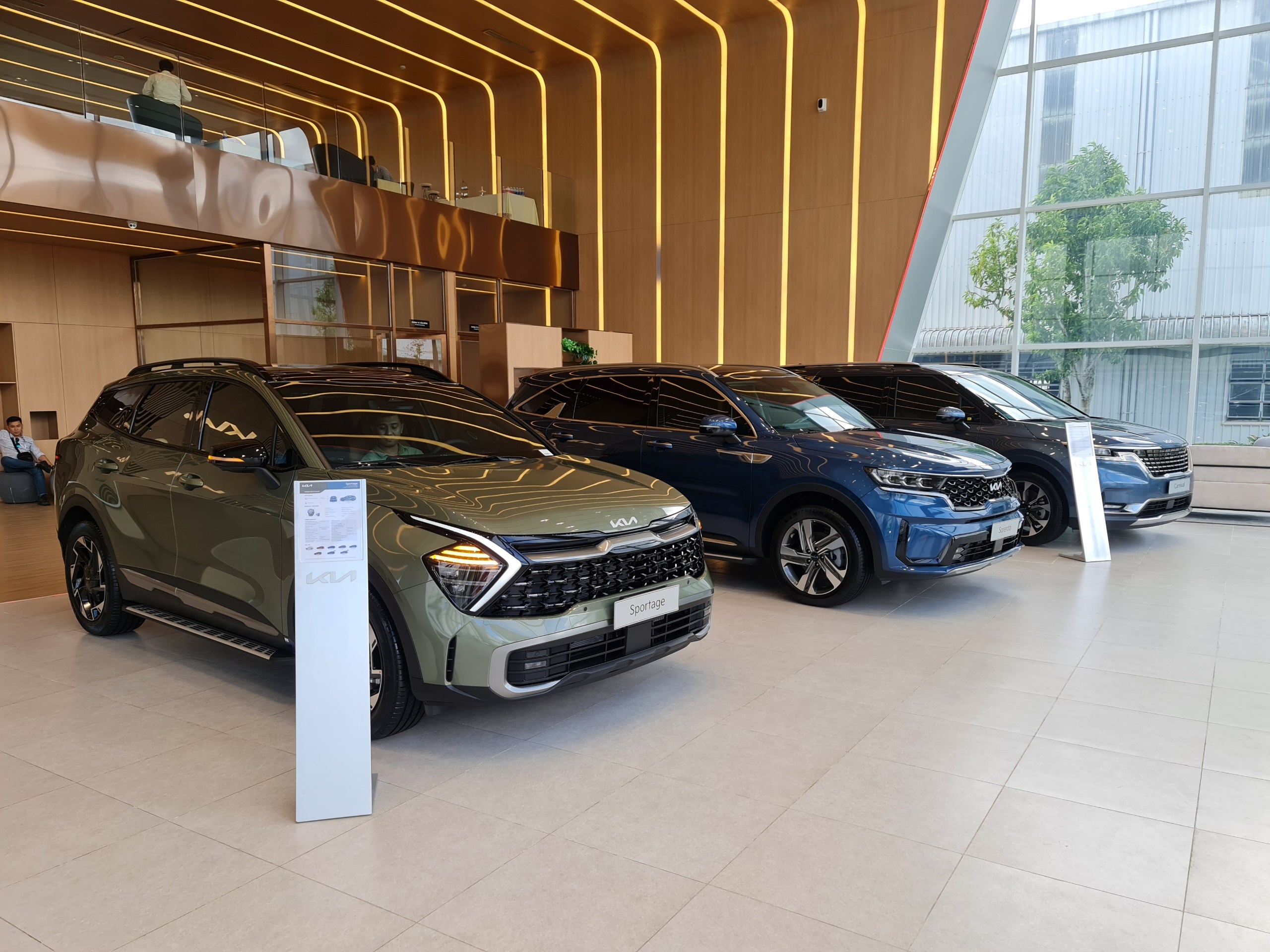 Kho vay mua oto dip cuoi nam hinh anh