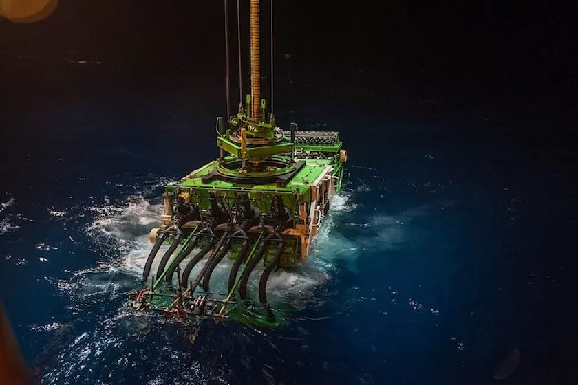 Khoan day bien de tim nguyen lieu lam pin oto hinh anh