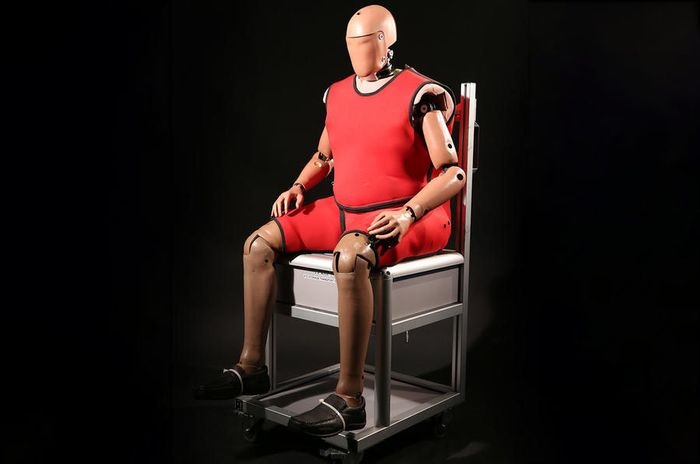 Hinh nom trong kiem tra va cham oto duoc lam lon hon hinh anh