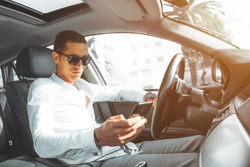 Hon 25% tai xe My thua nhan tung nhan tin khi dang lai xe hinh anh