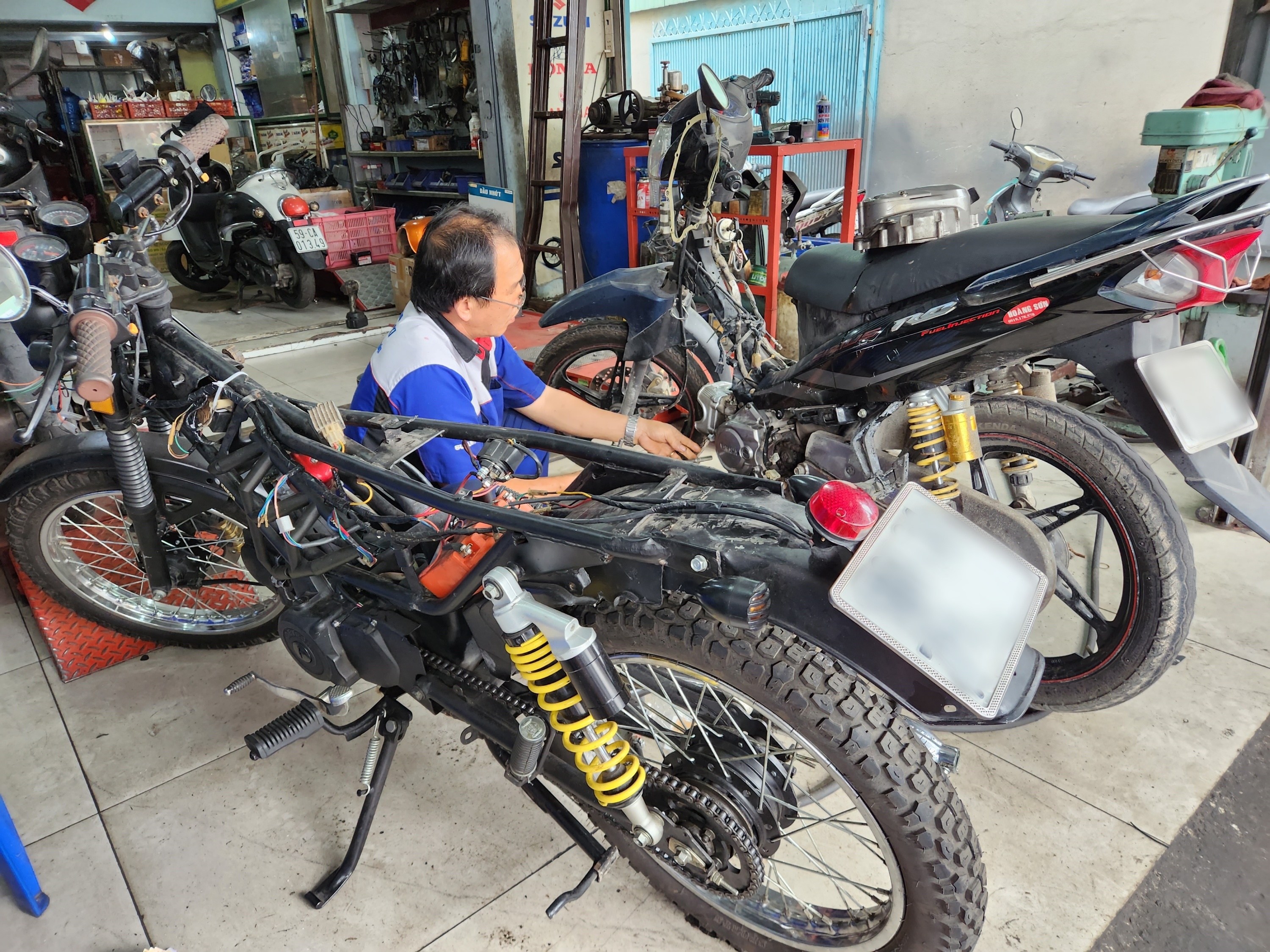 Tiem sua xe ban ron truoc Tet Nguyen dan hinh anh