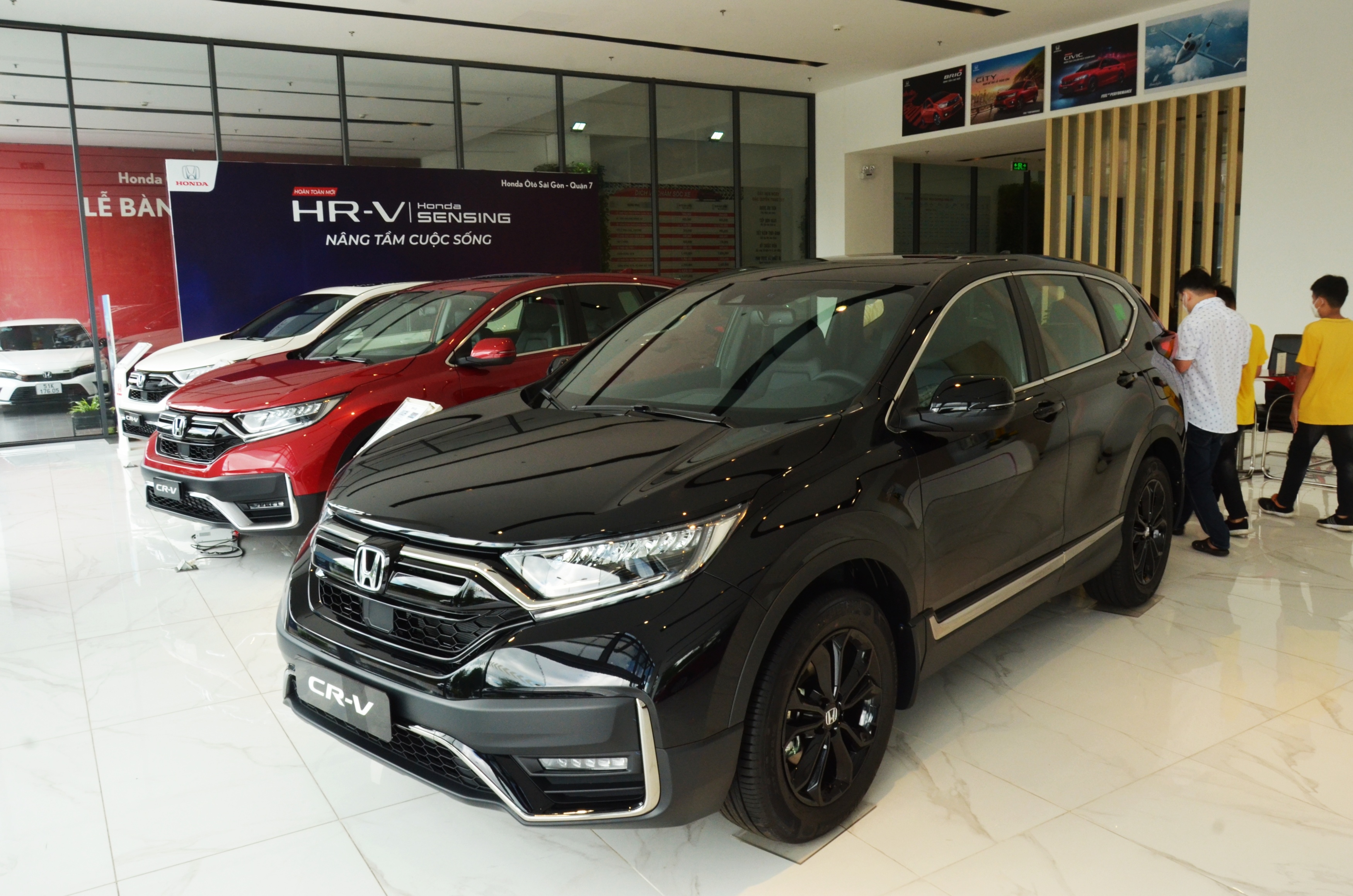 Chay dua giao xe cho khach truoc Tet Nguyen dan hinh anh