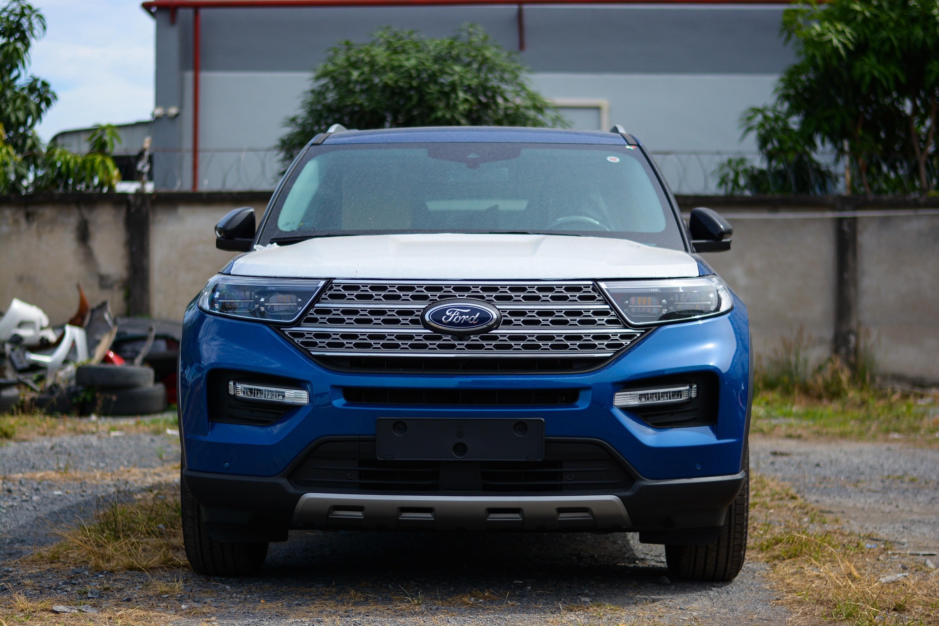 Khach Viet co co hoi mua Ford Explorer gia re hon? hinh anh