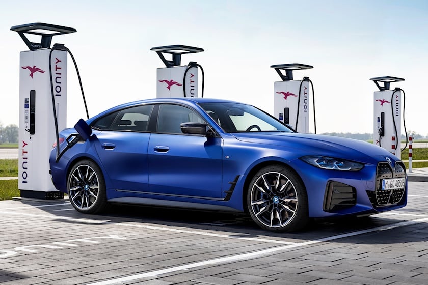BMW buoc tai xe do xe tren dia hinh phang moi cho cap nhat phan mem hinh anh