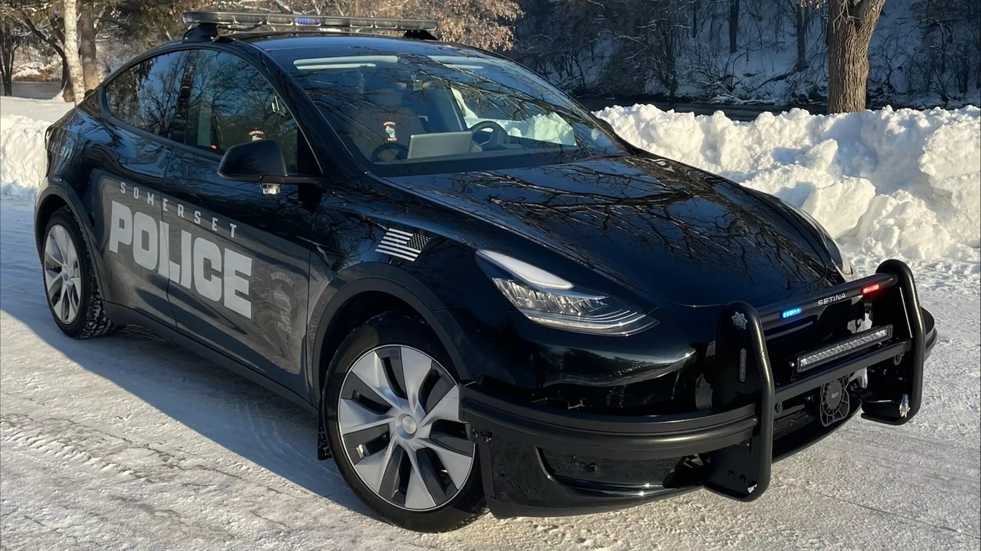 Dung Tesla thay Ford Explorer, canh sat My tiet kiem 84.000 USD hinh anh