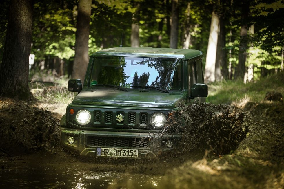 'Tieu G-Class' Suzuki Jimny co the co phien ban chay dien hinh anh