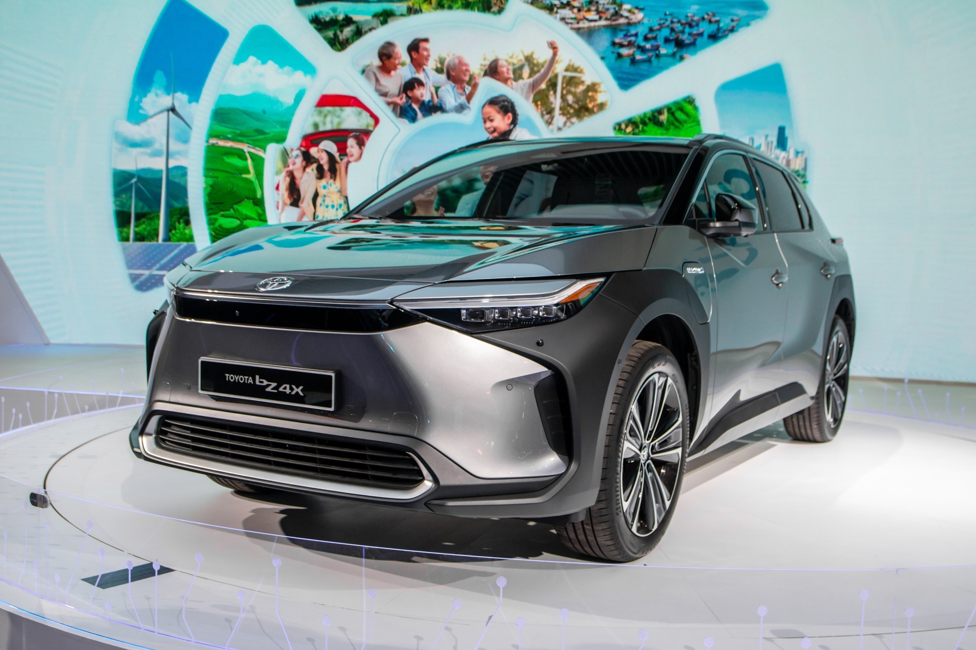 Dai ly ban Toyota bZ4X cao hon 15.000 USD so voi niem yet hinh anh