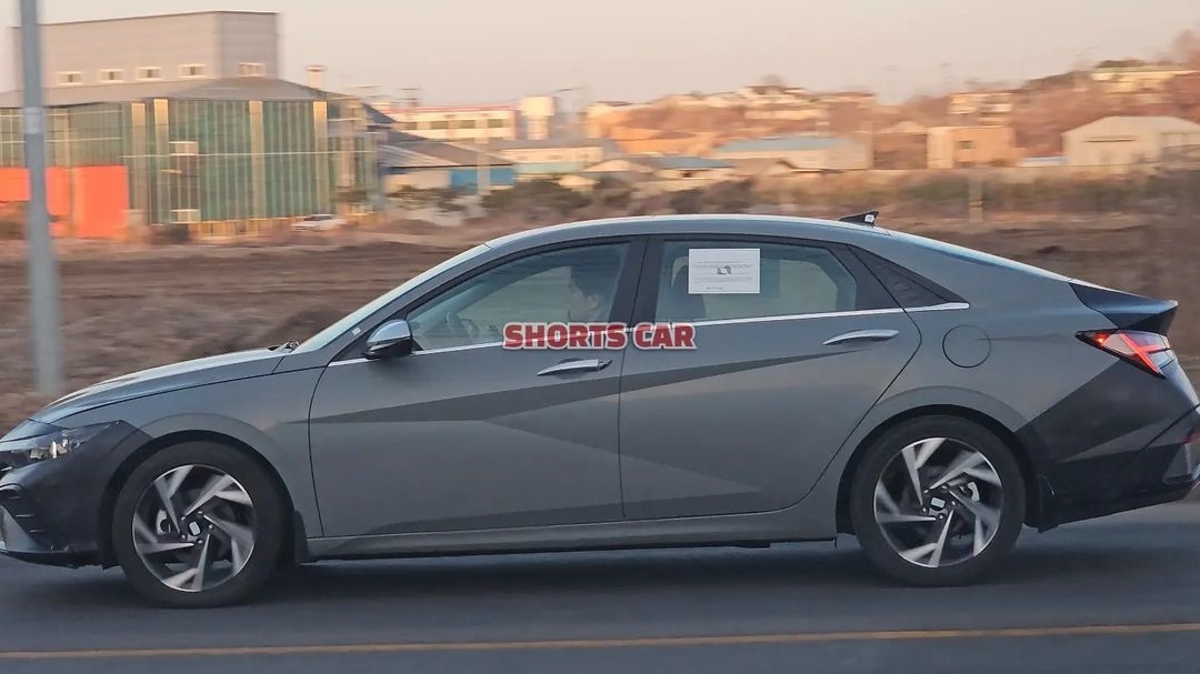 Hyundai Elantra 2024 anh 3