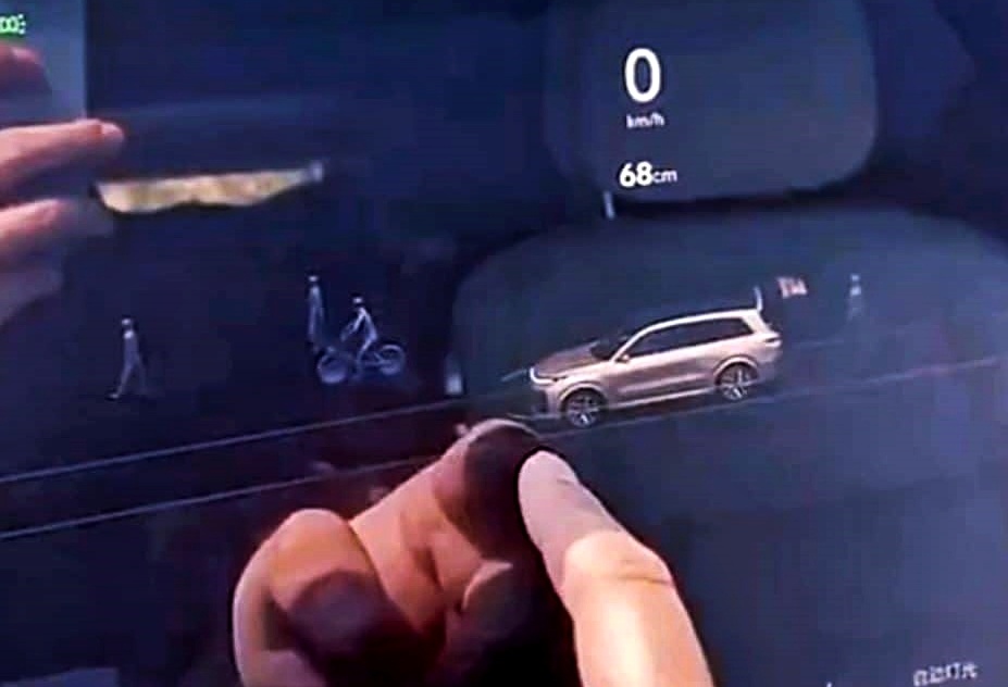 Vi sao xe dien Trung Quoc phat hien nguoi di bo ban dem o nghia trang hinh anh