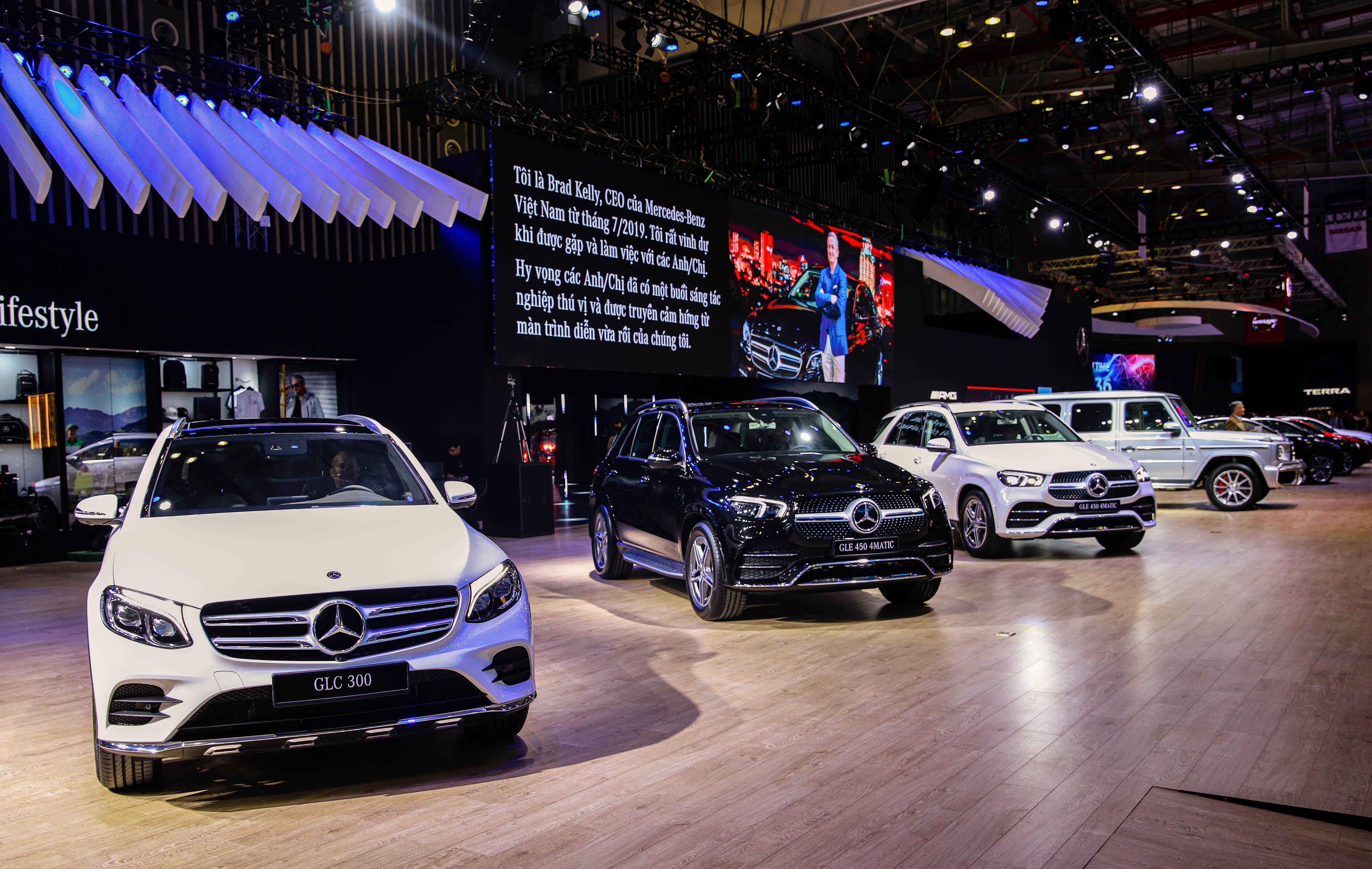 Lanh dao cong ty phan phoi Mercedes-Benz nhan thu lao 1,35 ty dong/nam hinh anh