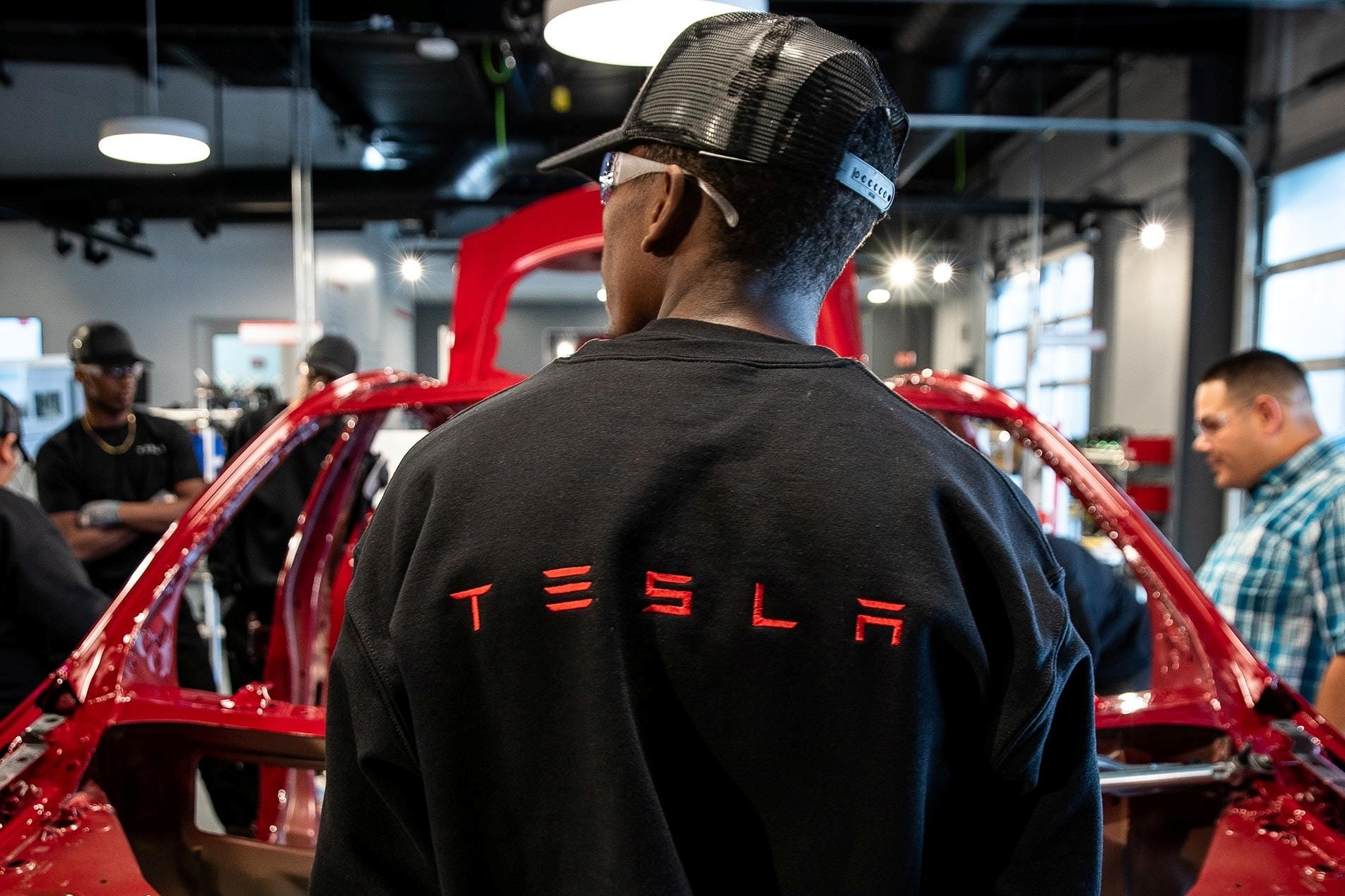 Nhan vien Tesla chia se anh khoa than cua chu xe hinh anh