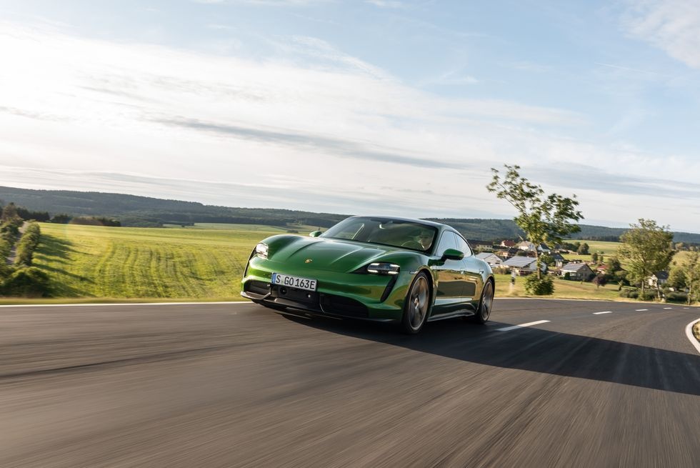 sedan dien nhanh nhat anh 8