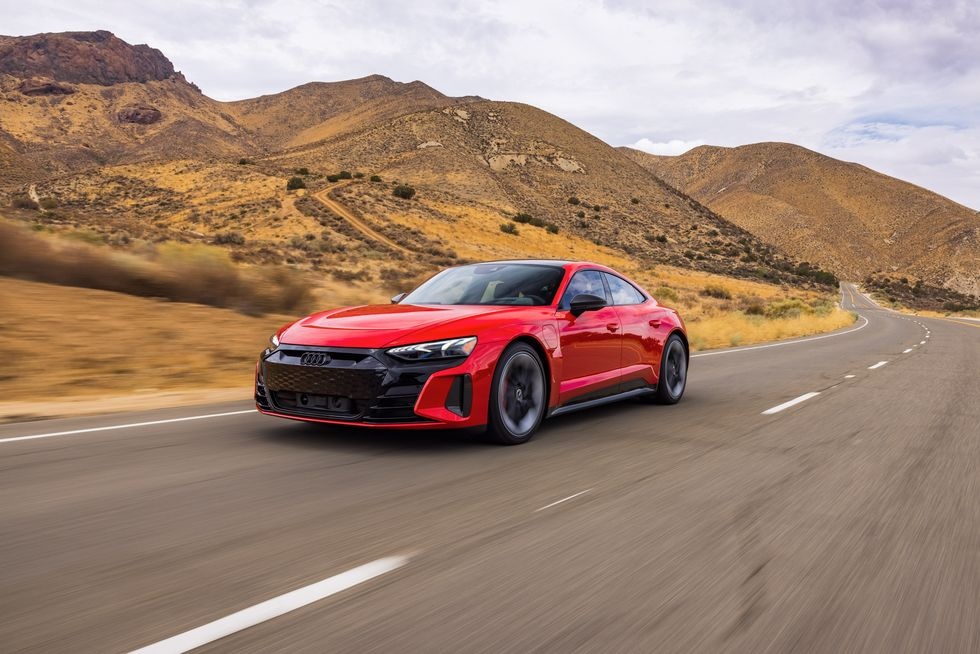 sedan dien nhanh nhat anh 7