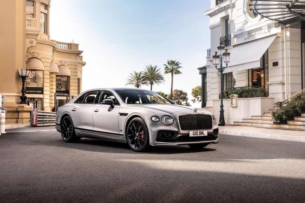 Bentley Flying Spur bi trieu hoi do man hinh co kha nang roi ra hinh anh
