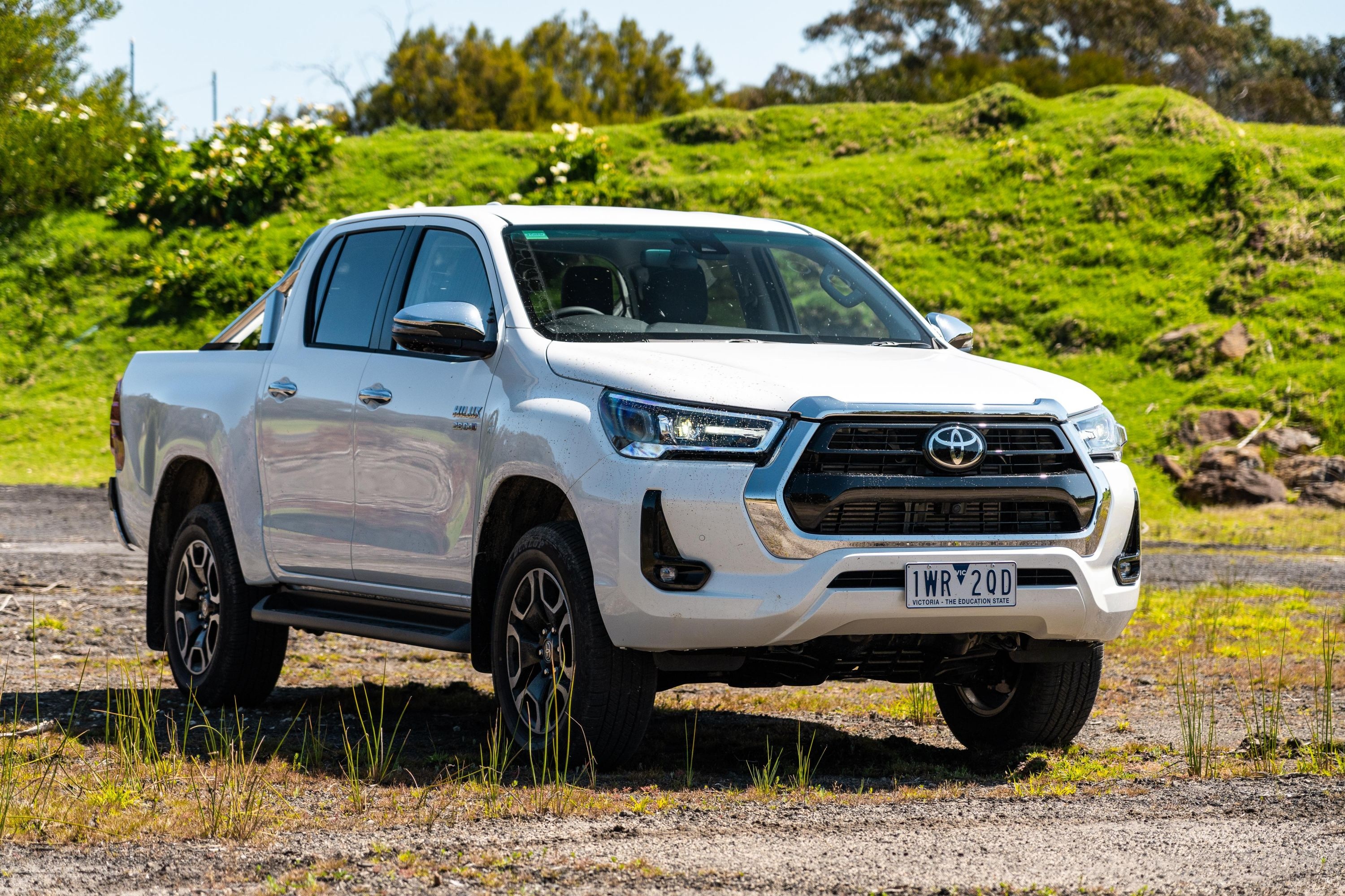 Toyota Hilux vua tai xuat da lien tuc lot top ban cham hinh anh