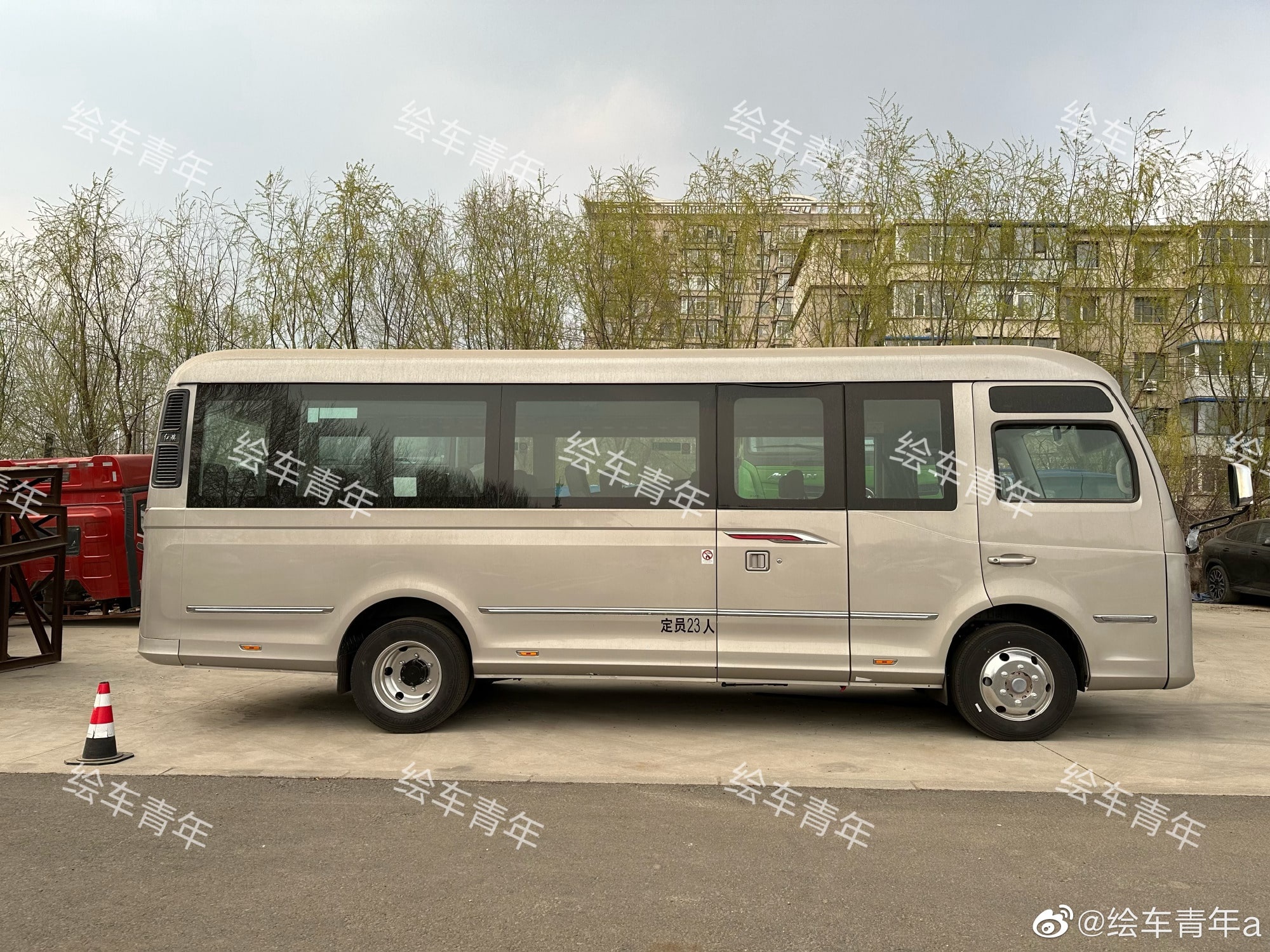 Chinese bus photo 3