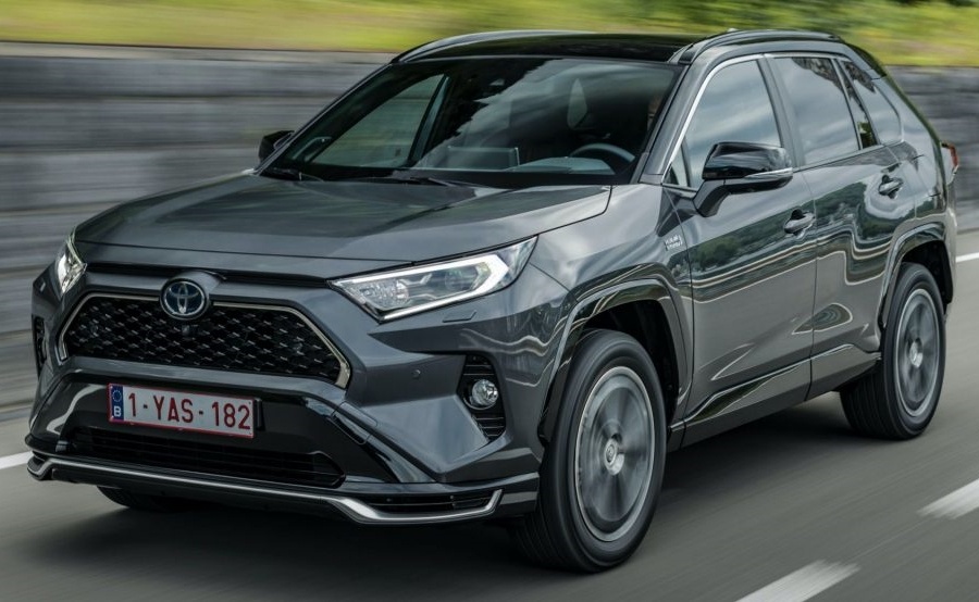 Xe dien Toyota chay lien tuc gan 1.950 km hinh anh
