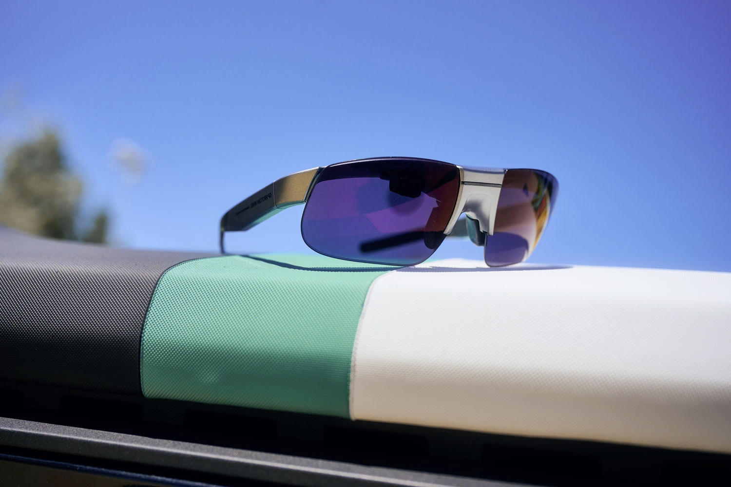 BMW trinh lang kinh ram co HUD hinh anh