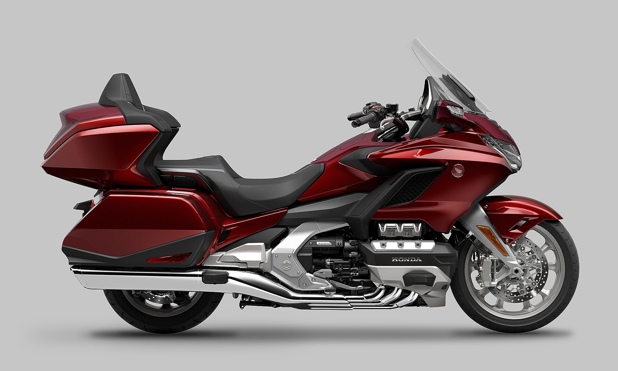 Hon 220 xe Gold Wing va CBR1000RR co the dinh loi bom xang tai VN hinh anh
