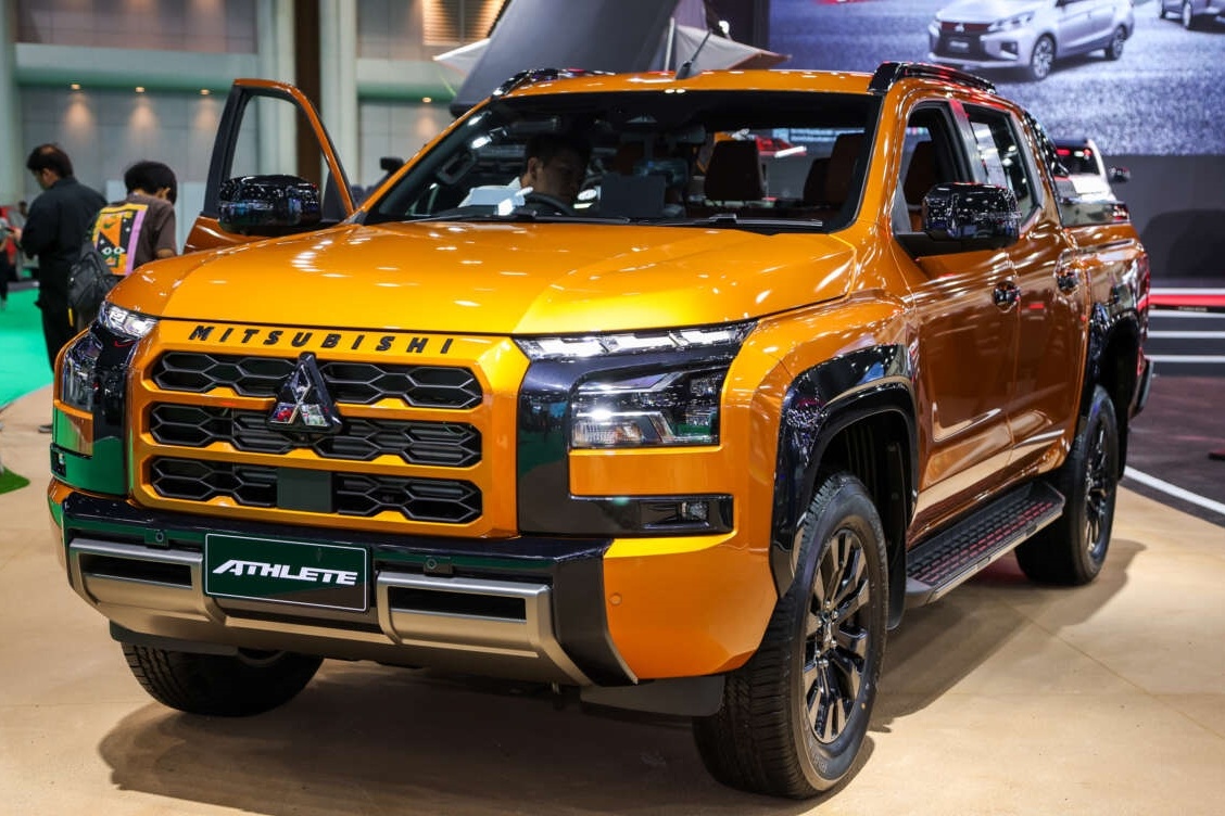 Chi tiet Mitsubishi Triton the he thu ba - rong hon, them cong nghe hinh anh