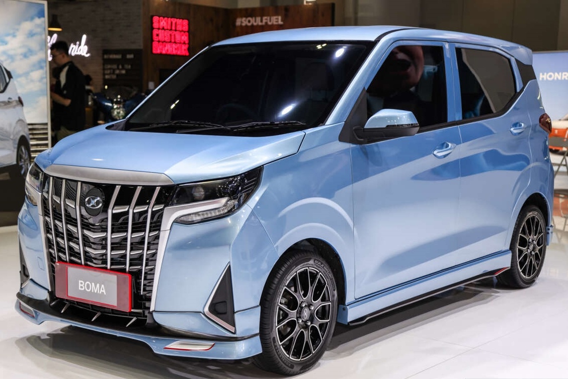 Xe dien Trung Quoc 'dao' phong cach Toyota Alphard, chay toi da 200 km hinh anh