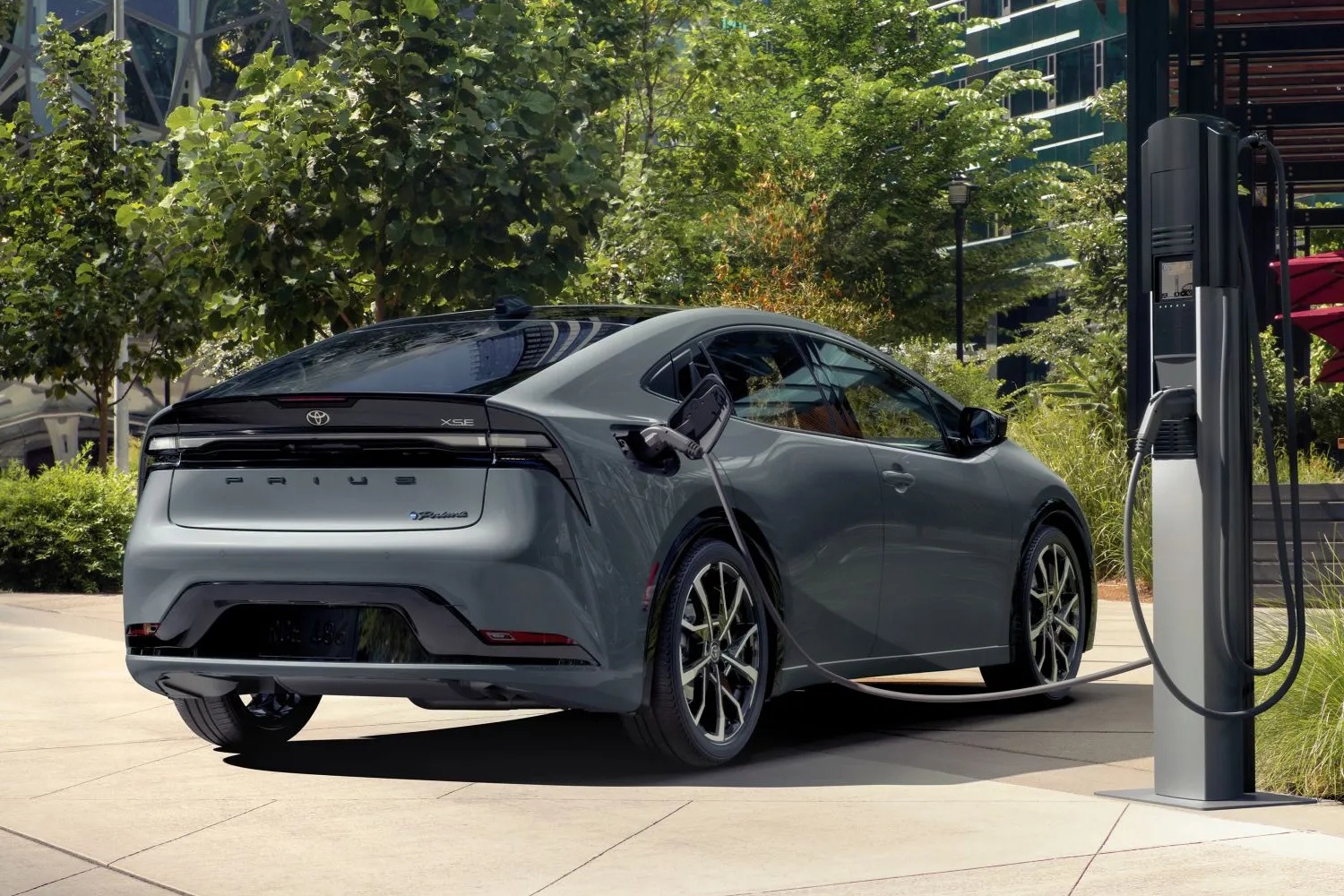 Xe hybrid - buoc dem lon trong chien luoc dien hoa hinh anh