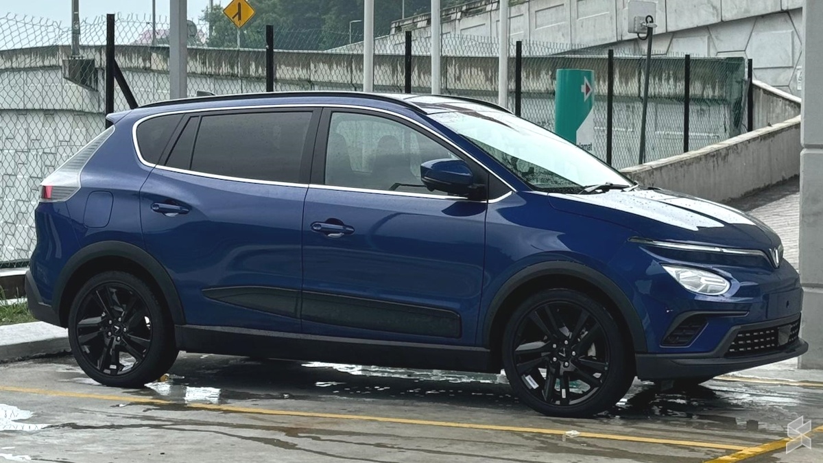 VF e34 o Malaysia anh 1