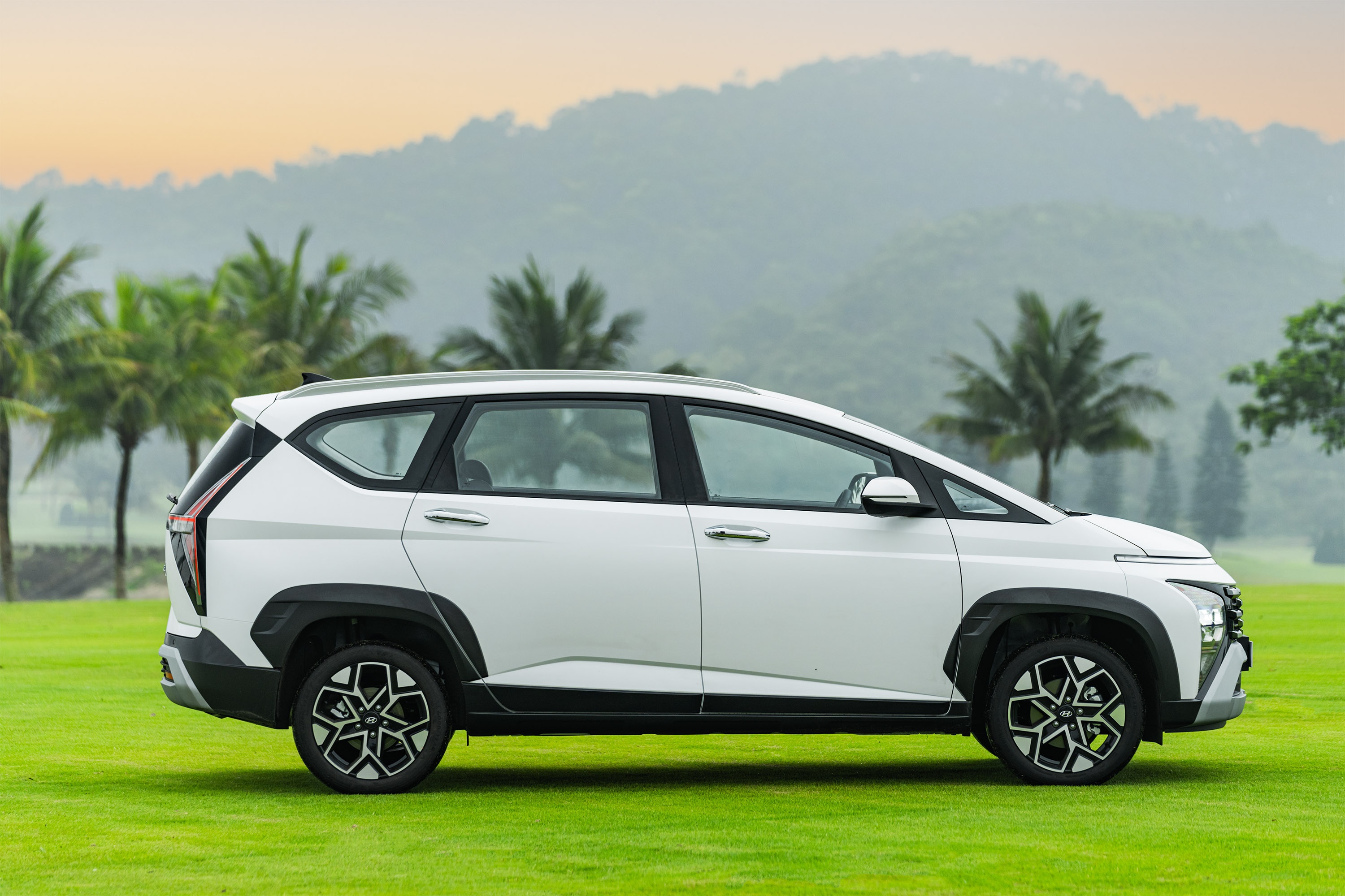 Hyundai Stargazer X anh 2