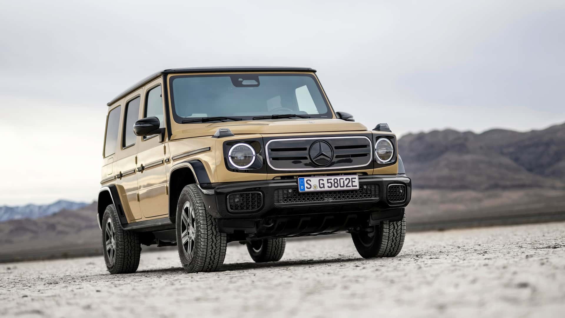 Mercedes-Benz G-Class thuan dien lan dau xuat tran hinh anh