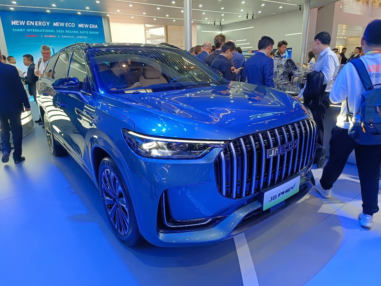 Jaecoo J8 PHEV ra mat, chay toi da hon 1.300 km hinh anh