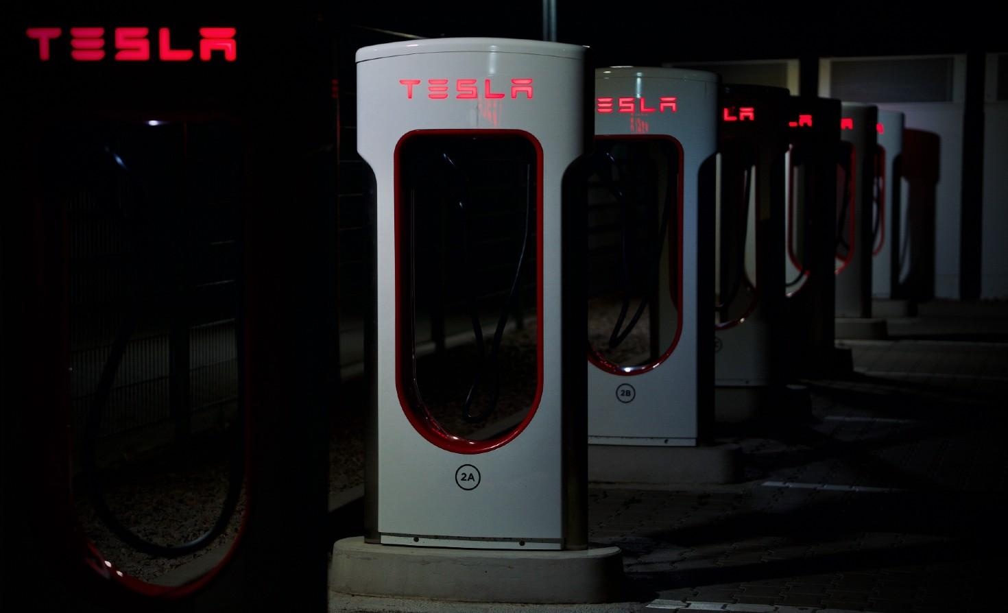 Nhung dau hoi sau dot sa thai gay soc cua Tesla hinh anh